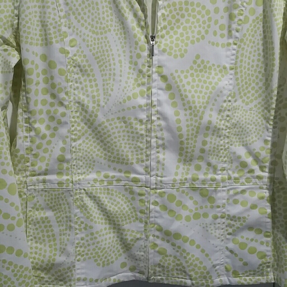 CLEARANCE /Make an offer! Chicos zip front lightweight Top Sz 1 - Picture 2 of 5